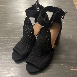 Universal Thread Shoes